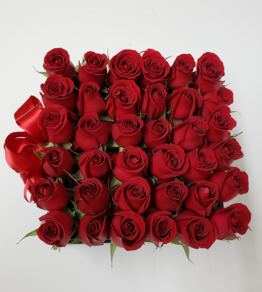 Caja de rosas rojas con 36 piezas
